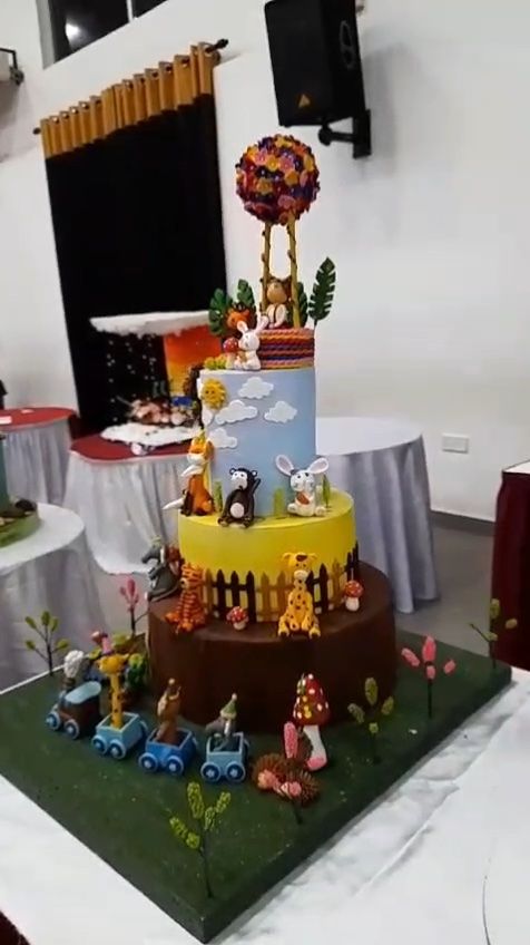 Video: a closer look at the winning cake