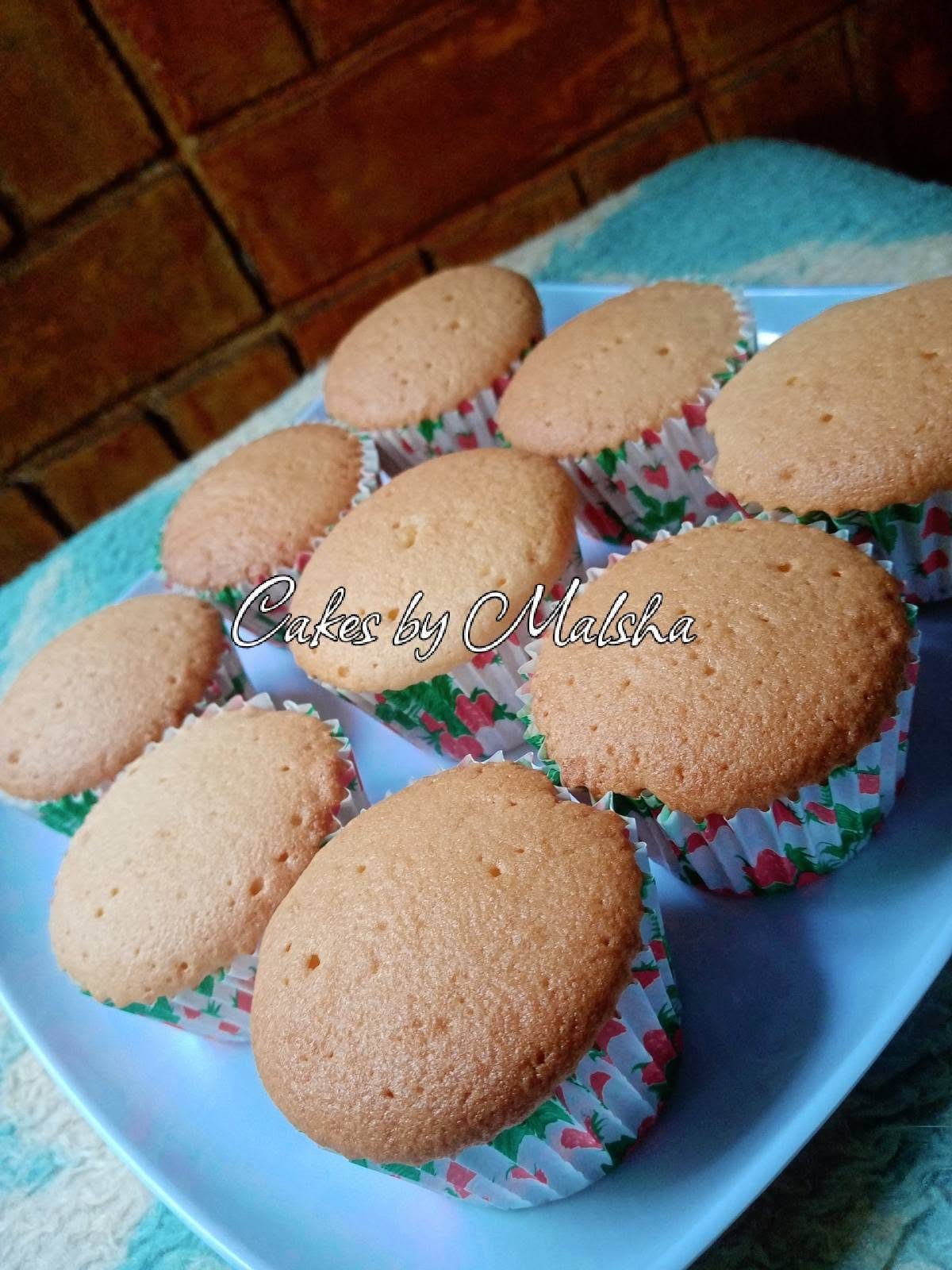 Fresh-baked vanilla cupcakes